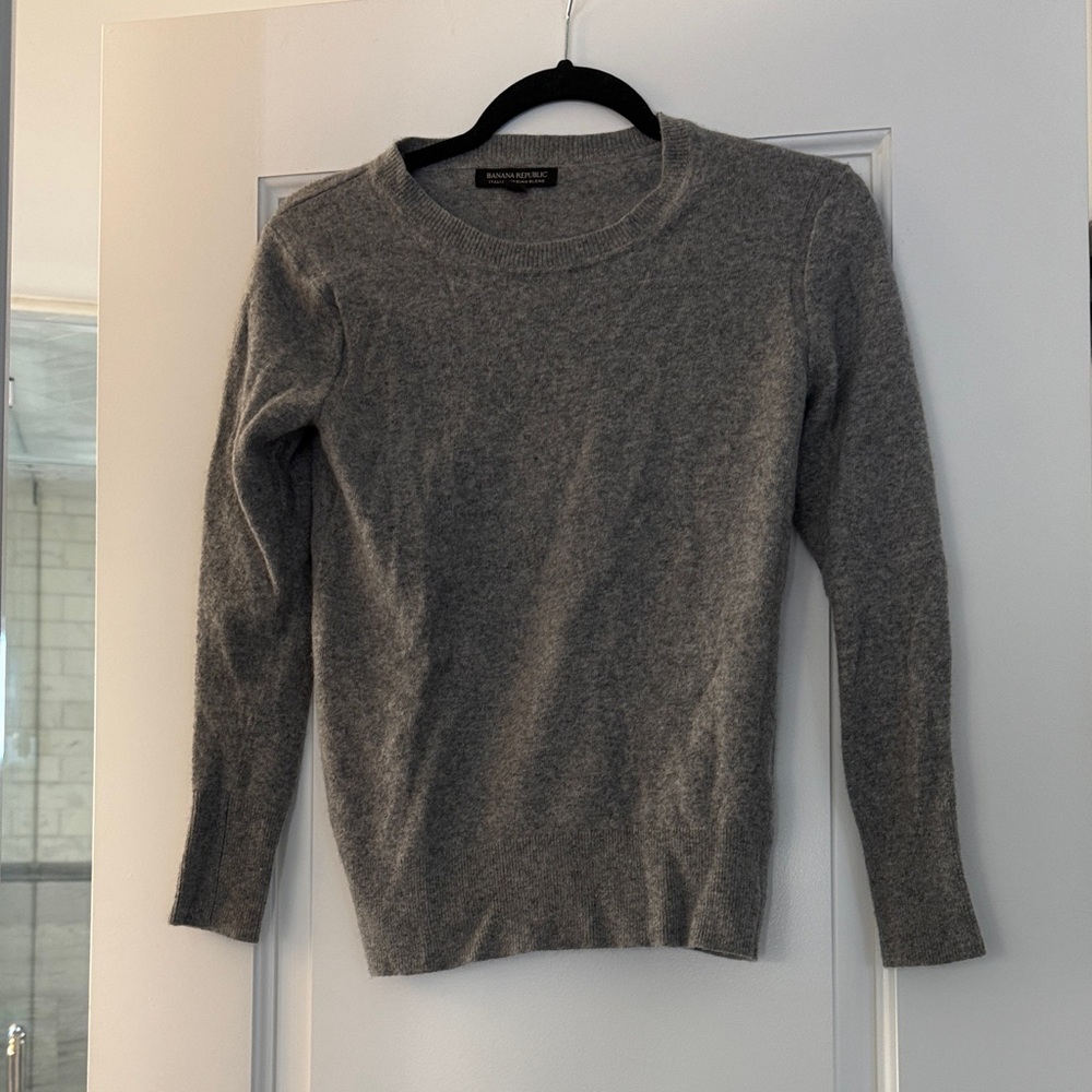 Banana Republic Gray Crew Neck Sweater
